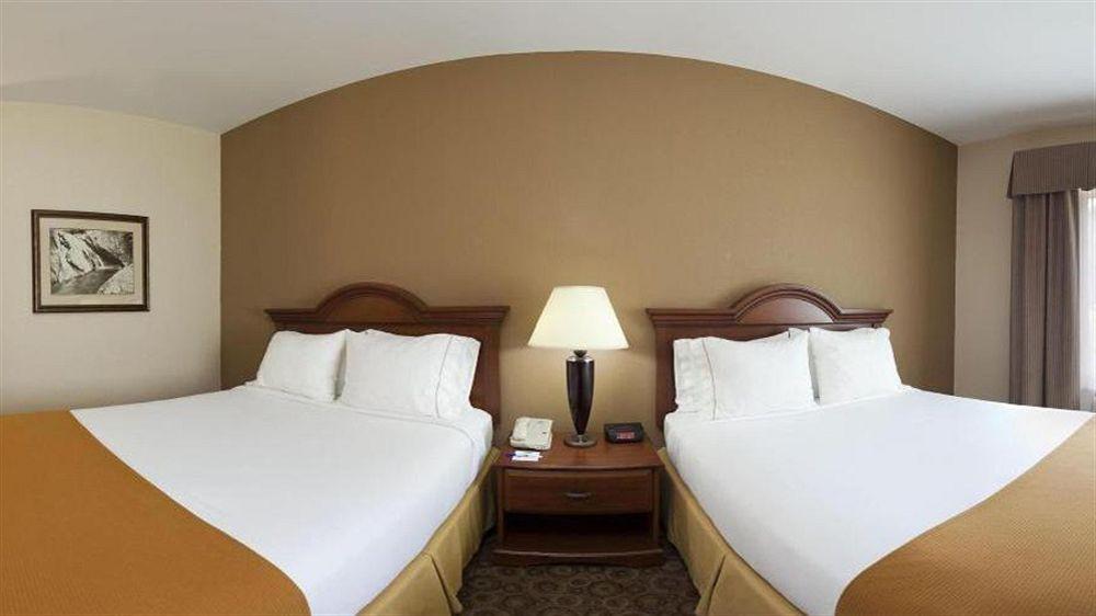 Comfort Inn & Suites Бревард Экстерьер фото