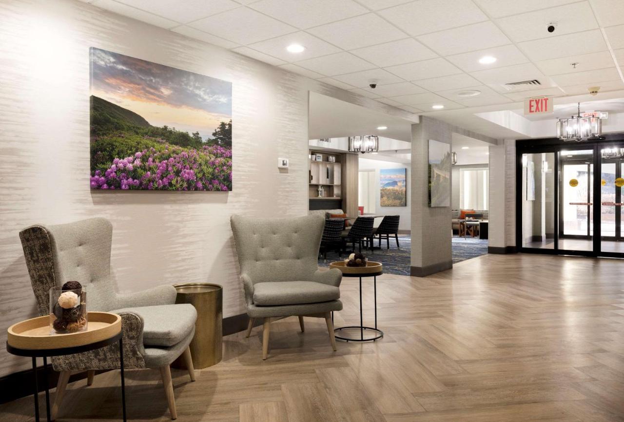 Comfort Inn & Suites Бревард Экстерьер фото