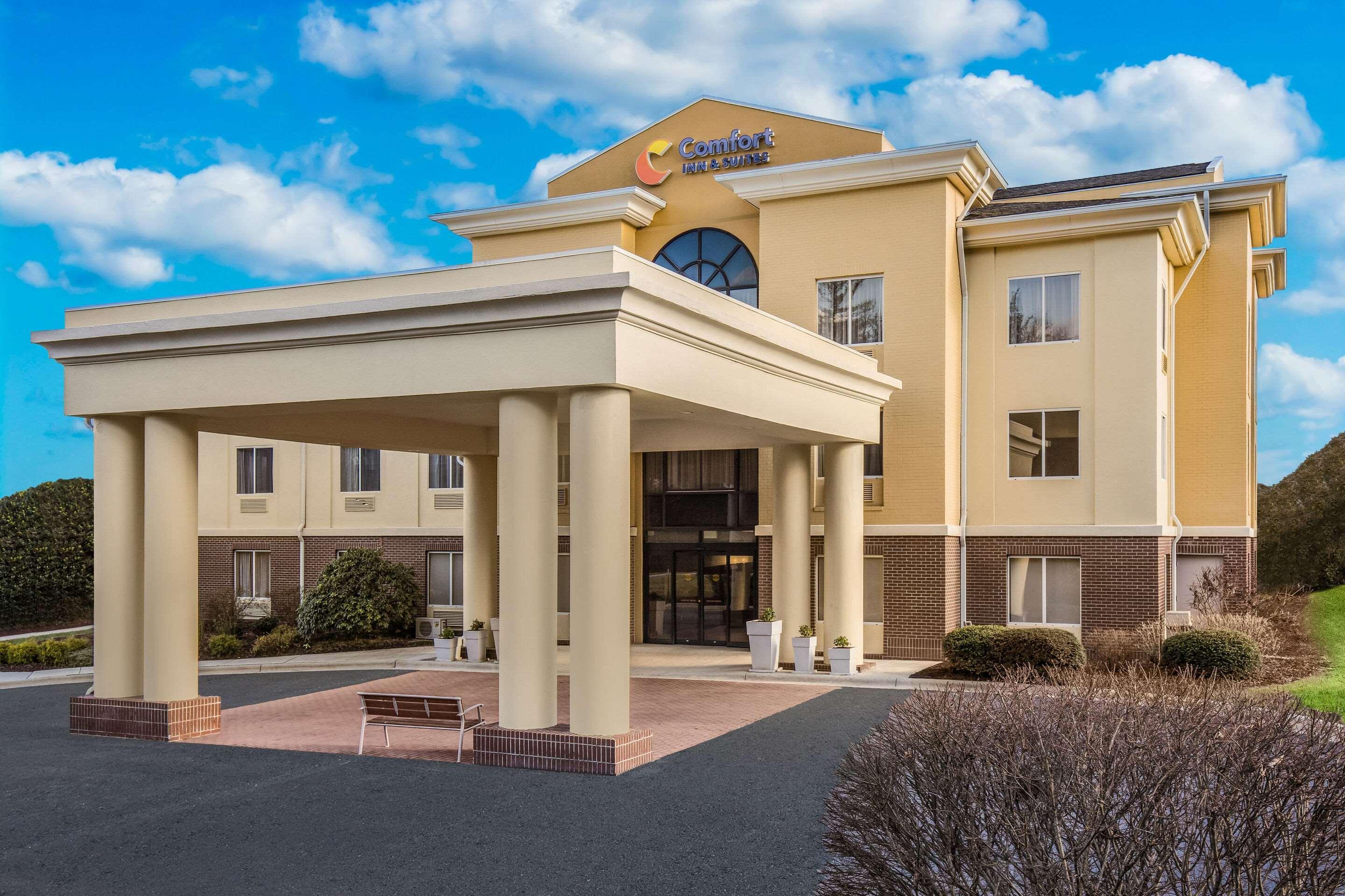 Comfort Inn & Suites Бревард Экстерьер фото