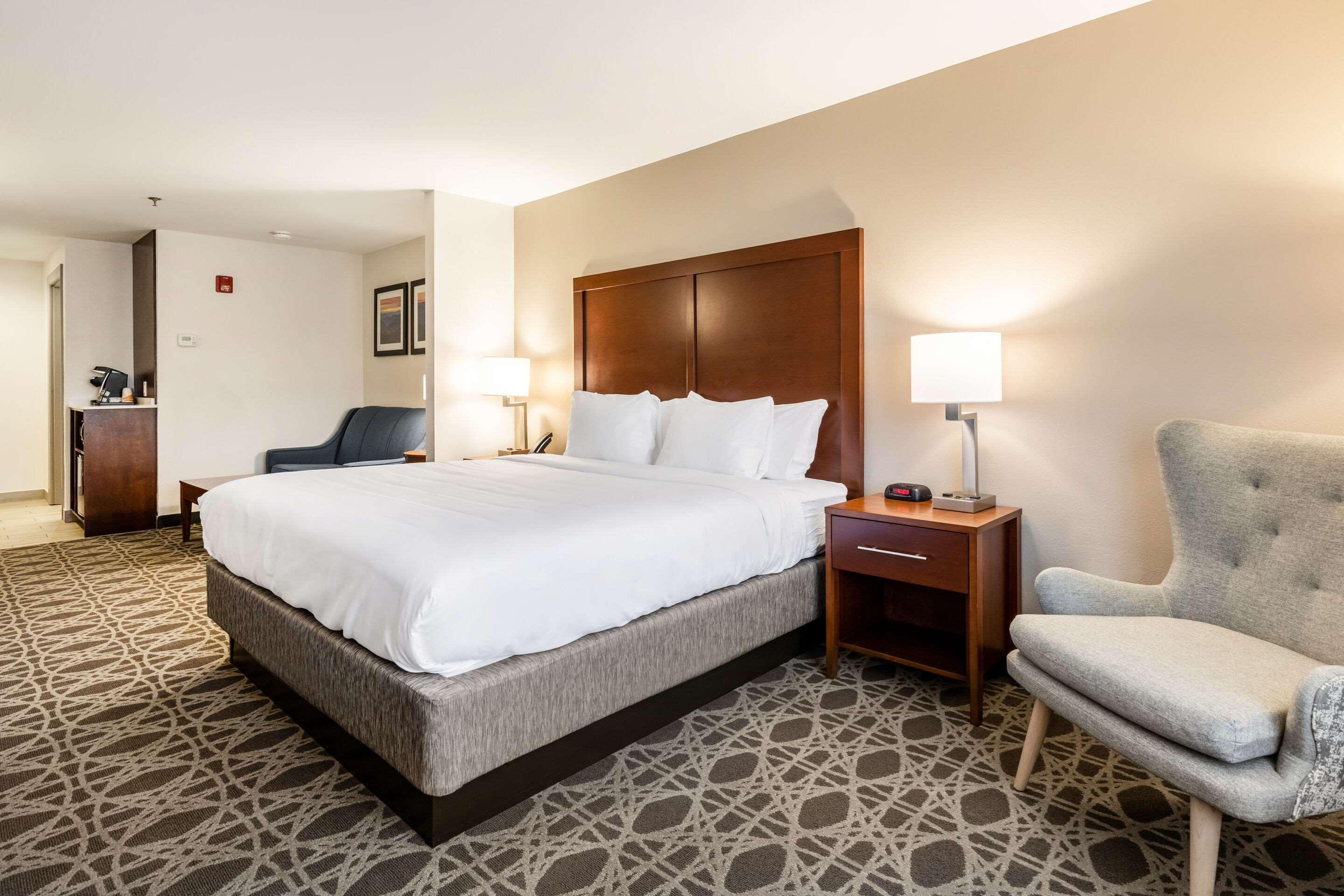 Comfort Inn & Suites Бревард Экстерьер фото