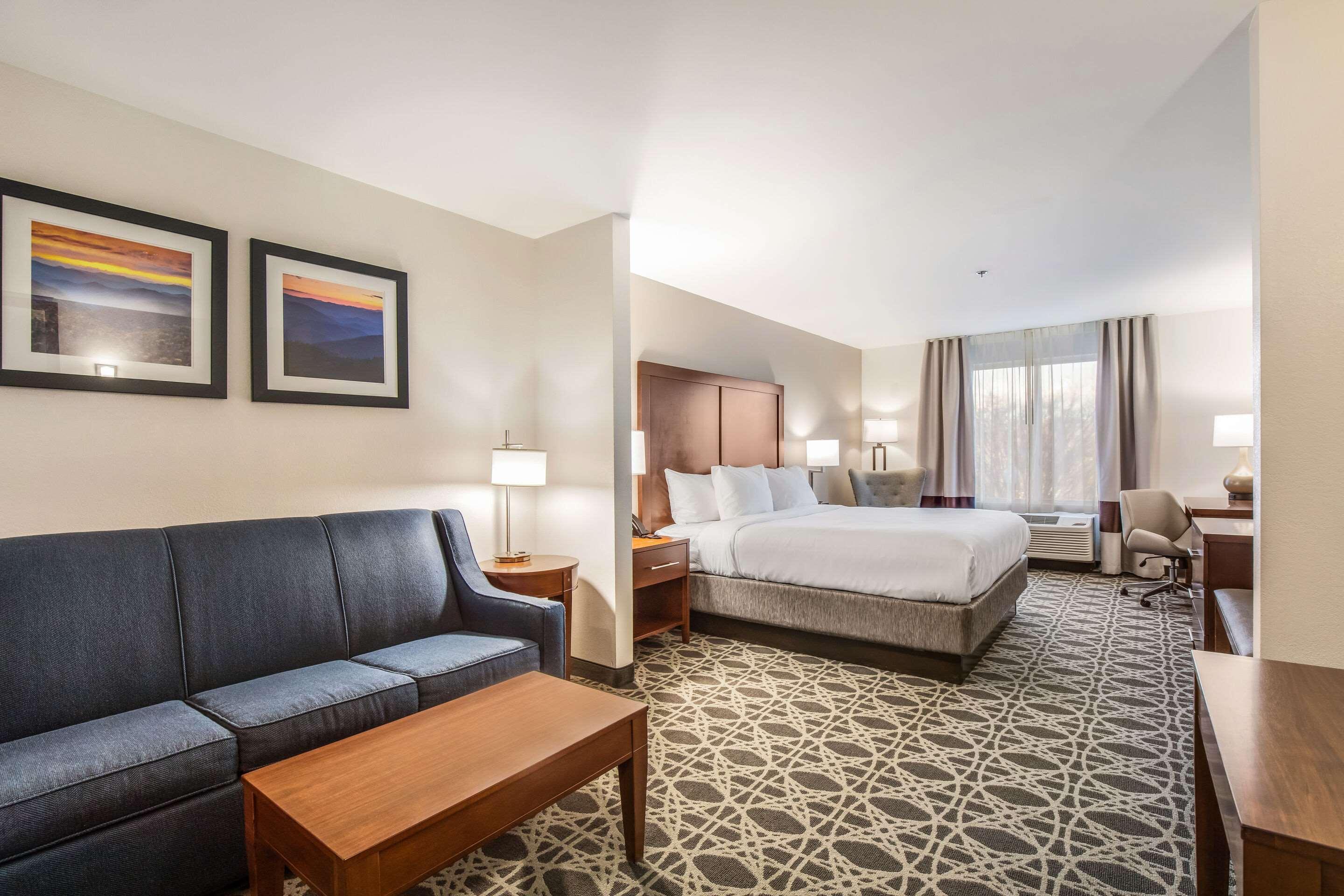 Comfort Inn & Suites Бревард Экстерьер фото