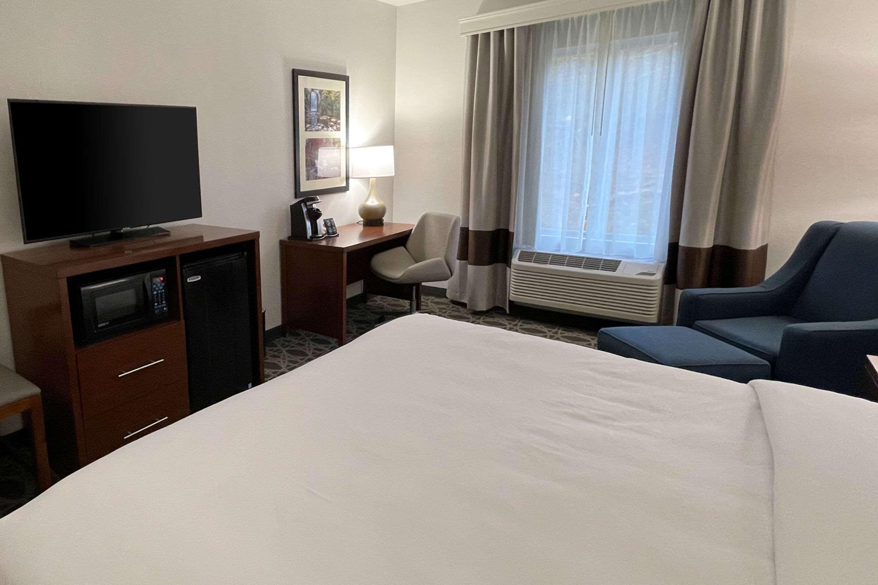 Comfort Inn & Suites Бревард Экстерьер фото
