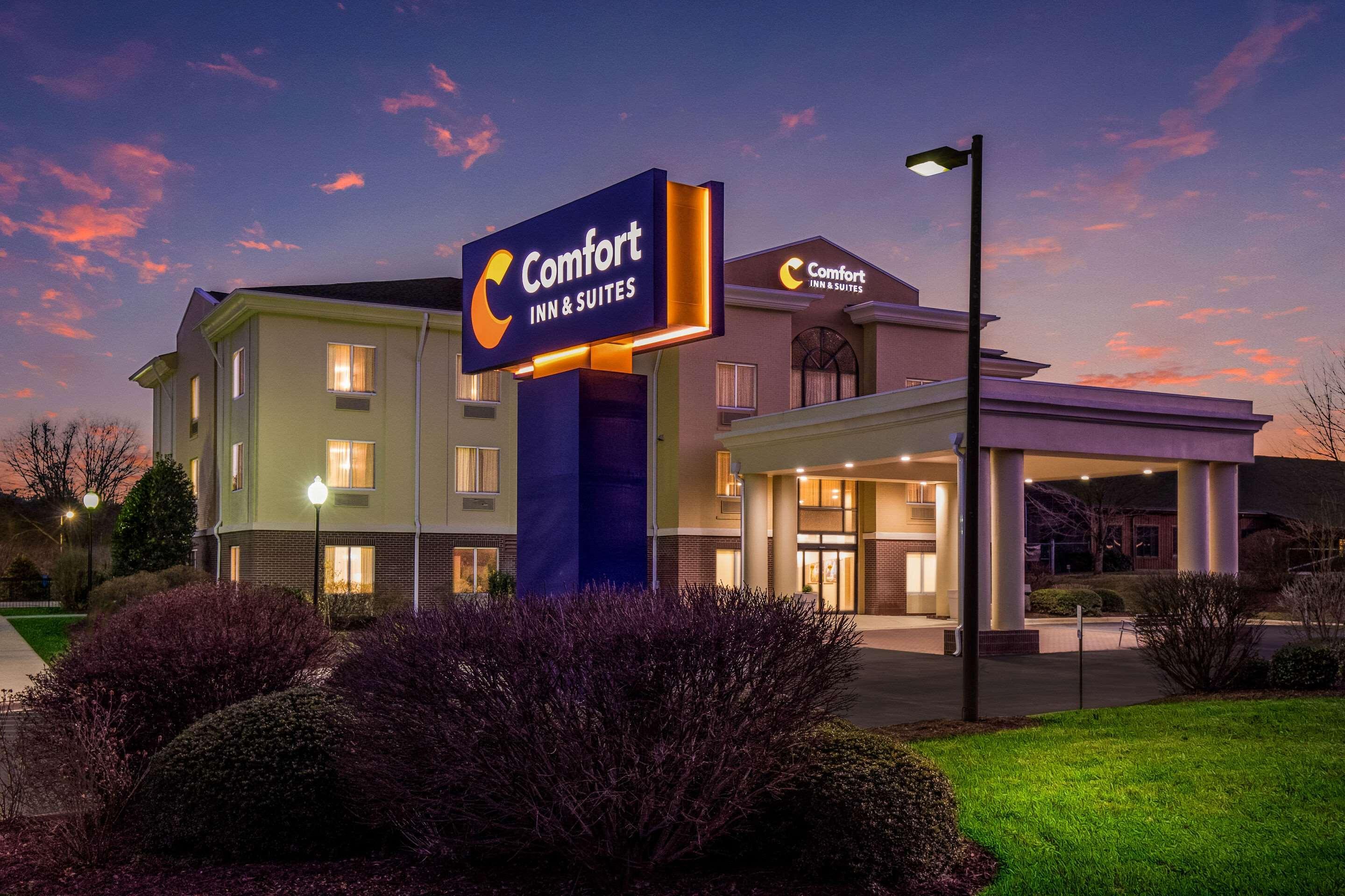 Comfort Inn & Suites Бревард Экстерьер фото