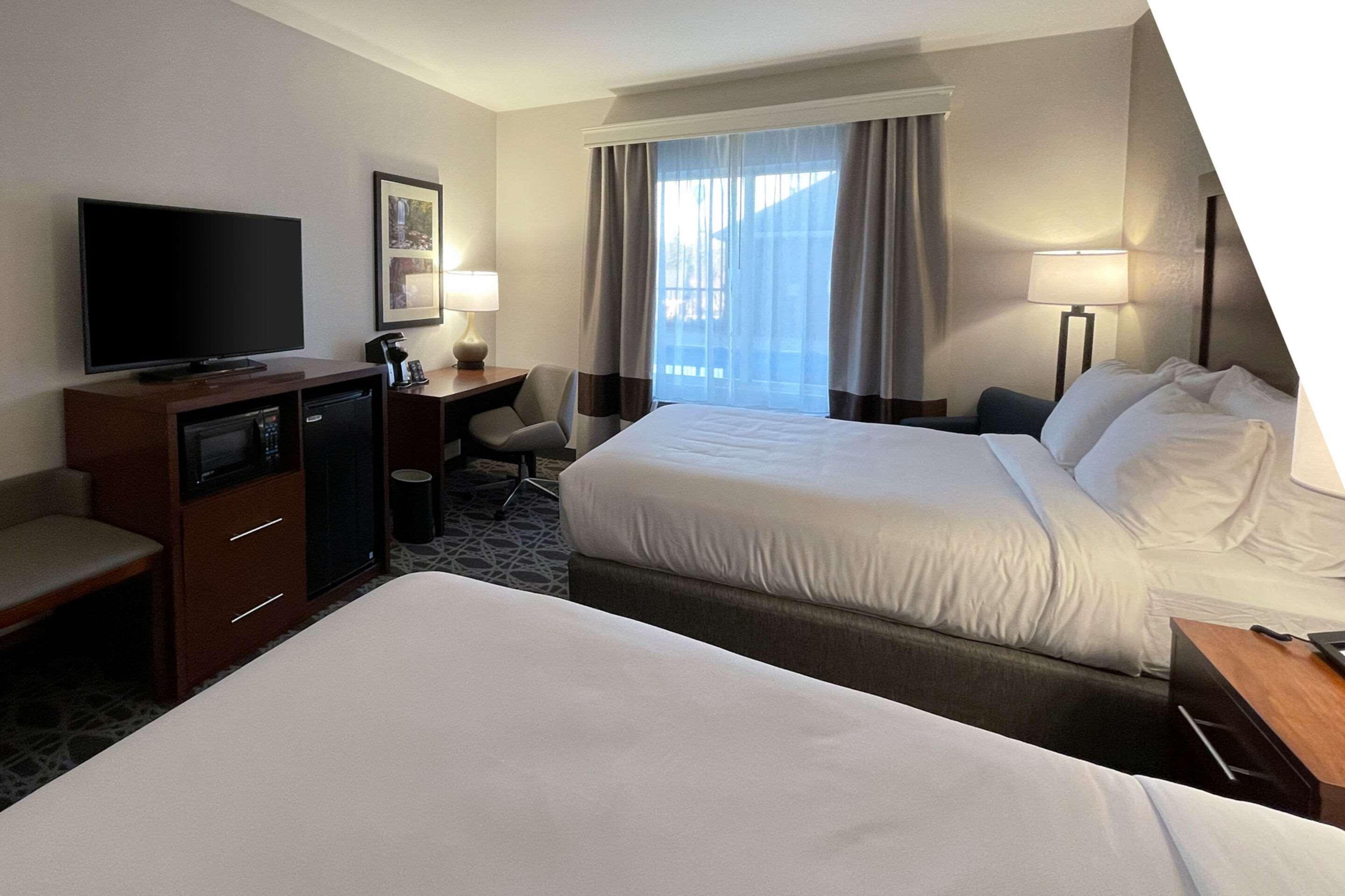 Comfort Inn & Suites Бревард Экстерьер фото