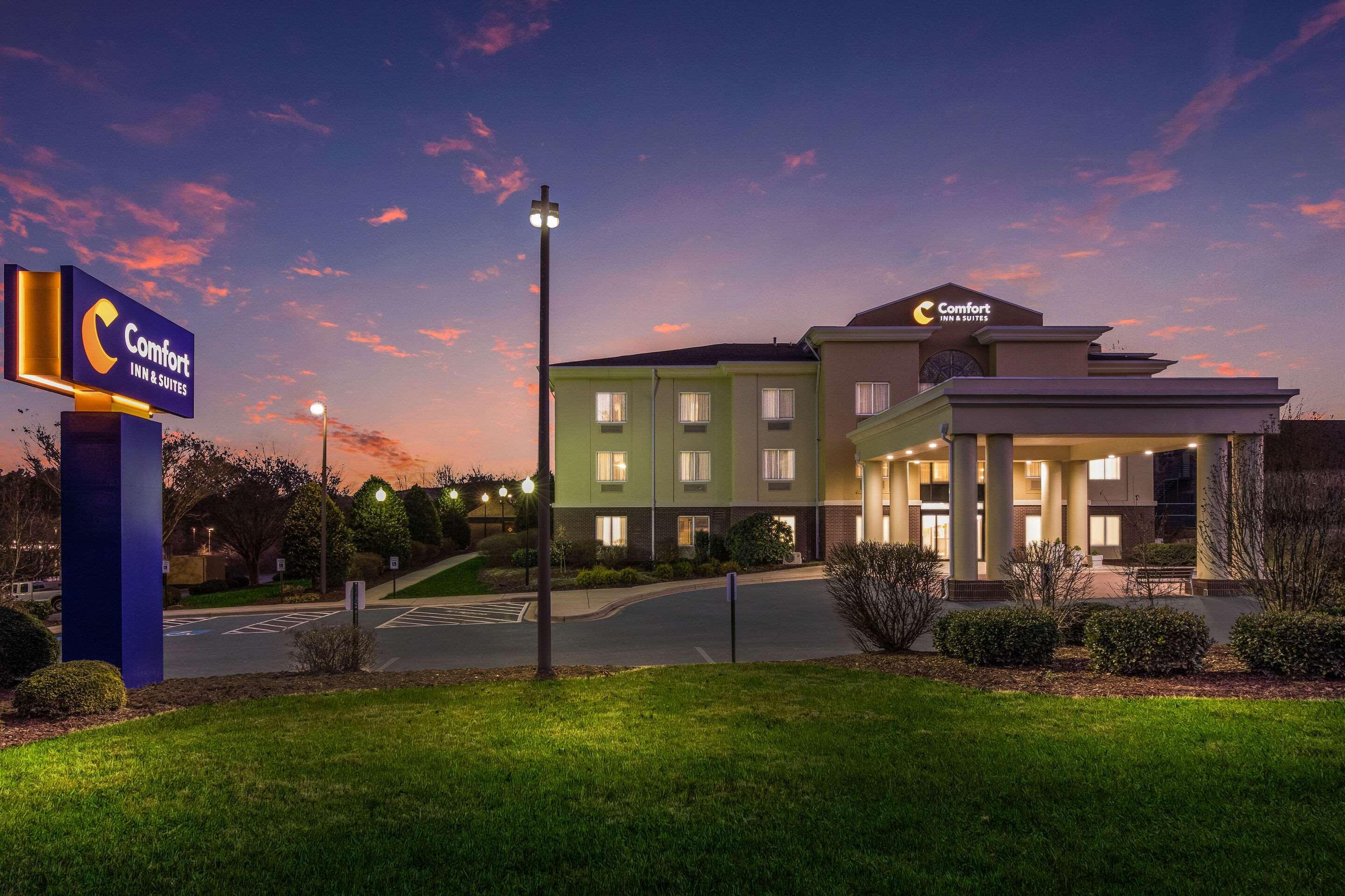 Comfort Inn & Suites Бревард Экстерьер фото