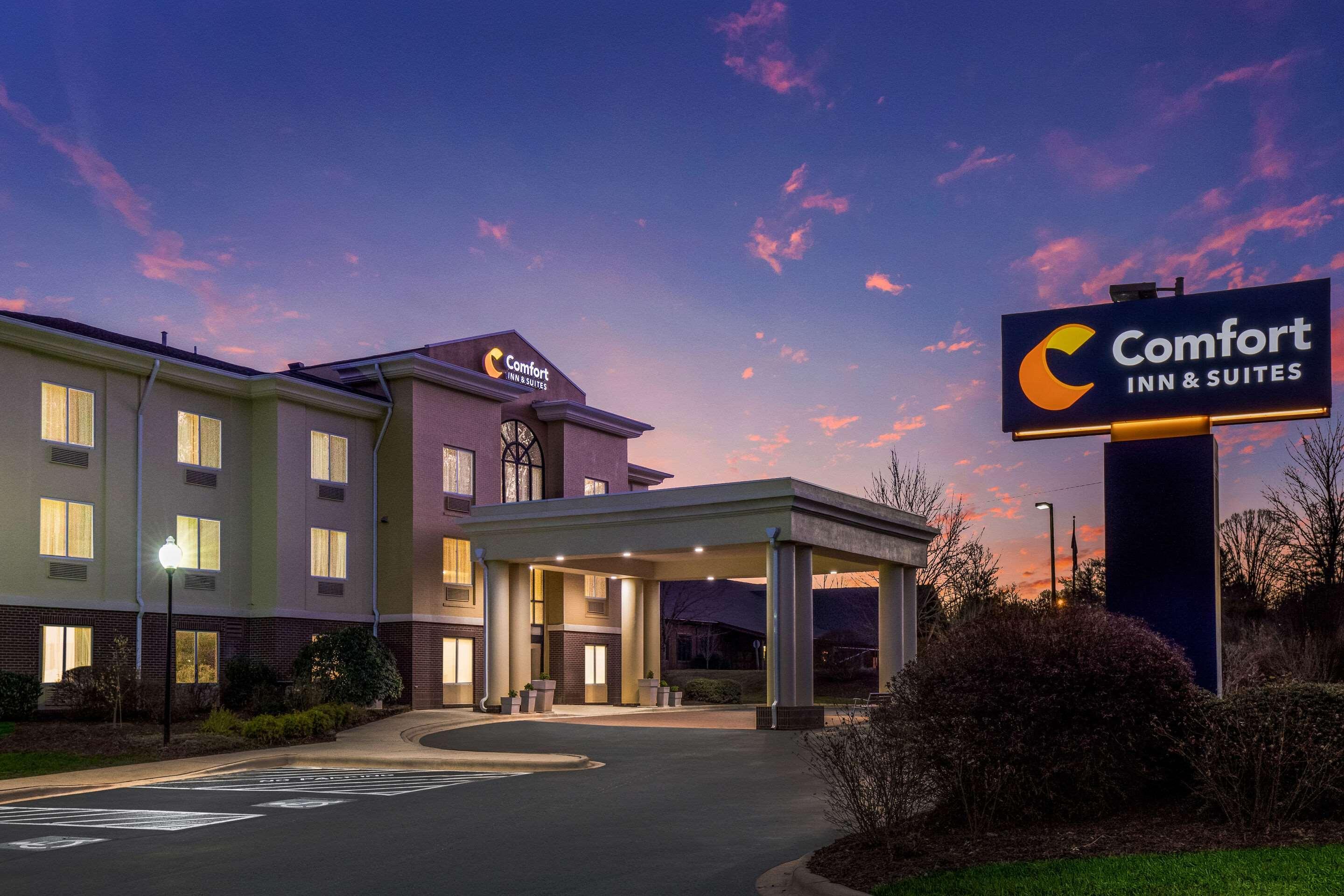 Comfort Inn & Suites Бревард Экстерьер фото