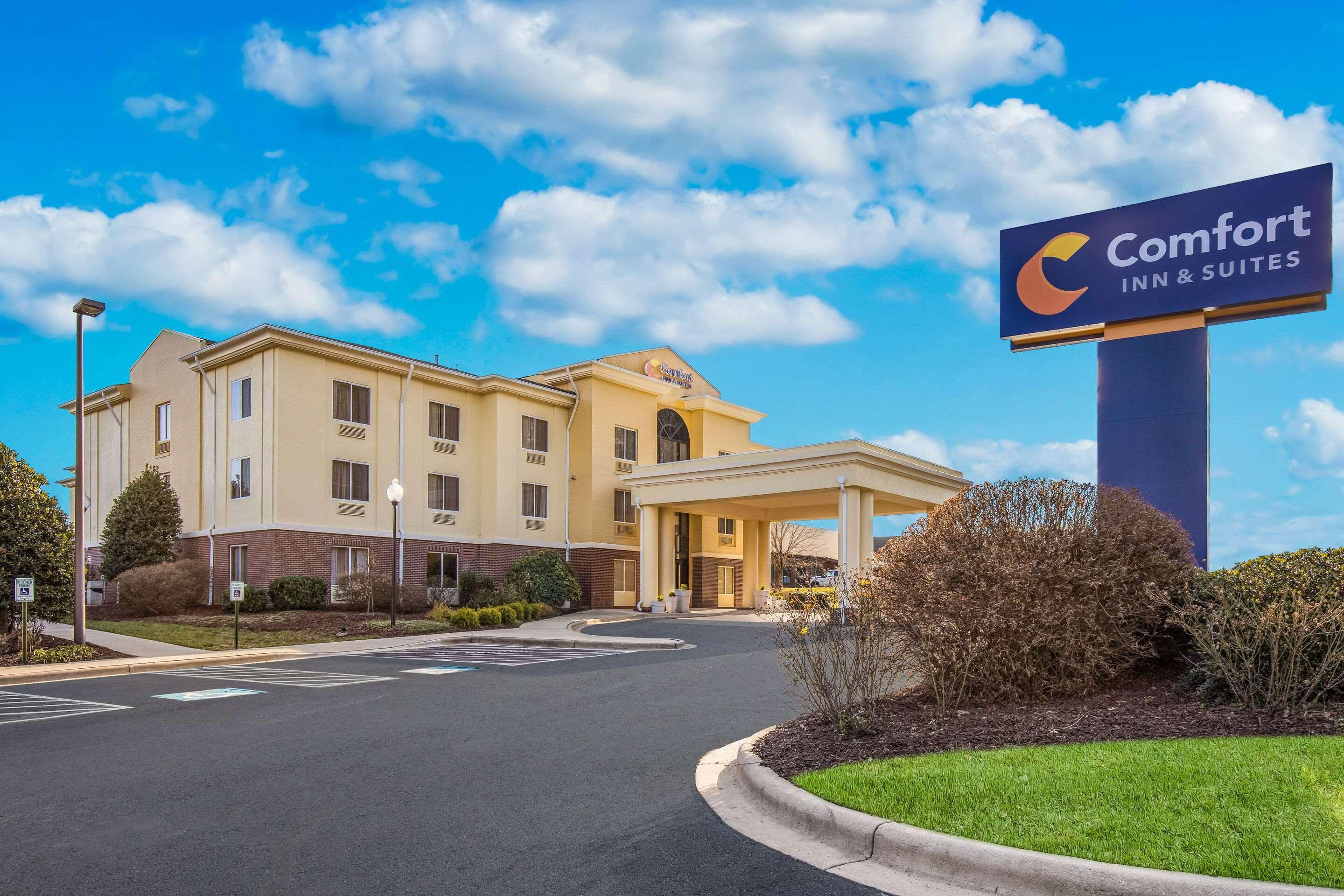 Comfort Inn & Suites Бревард Экстерьер фото