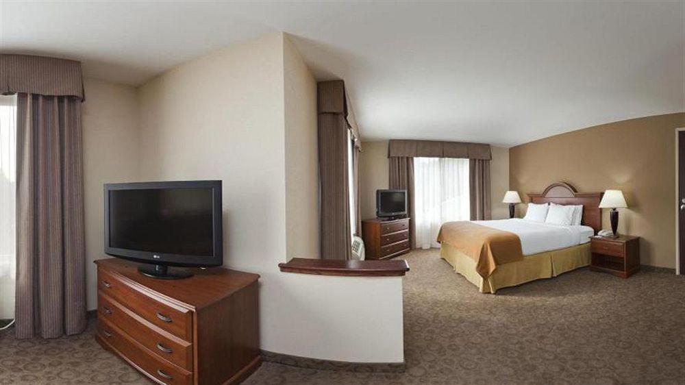 Comfort Inn & Suites Бревард Экстерьер фото