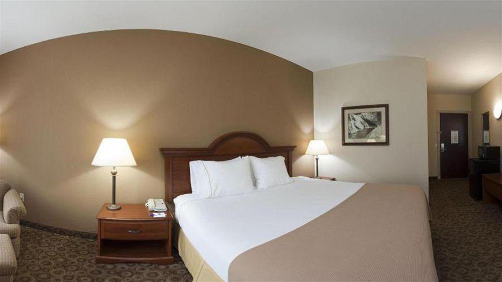 Comfort Inn & Suites Бревард Экстерьер фото